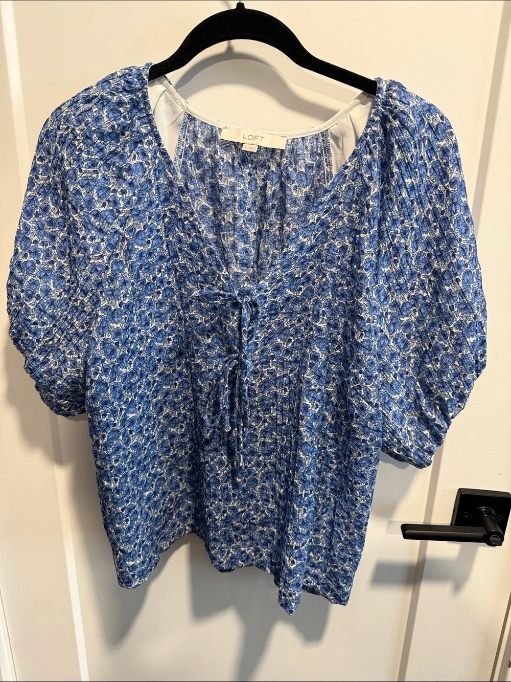 LOFT Blue Floral Tie-Front Puff Sleeve Blouse Worn Once Sz Large